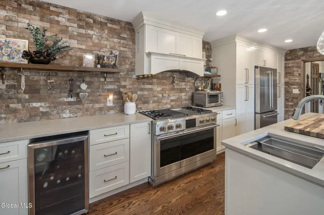 $839,000 | 32 Fairway Court, Albany, NY 12208