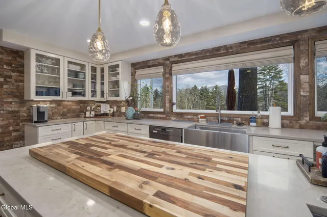 $839,000 | 32 Fairway Court, Albany, NY 12208