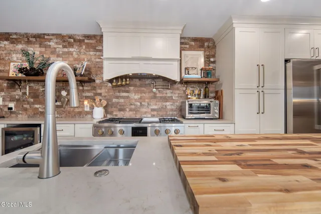 $839,000 | 32 Fairway Court, Albany, NY 12208