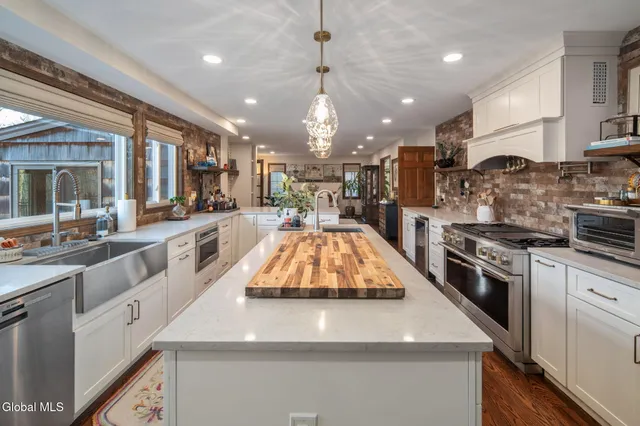 $839,000 | 32 Fairway Court, Albany, NY 12208