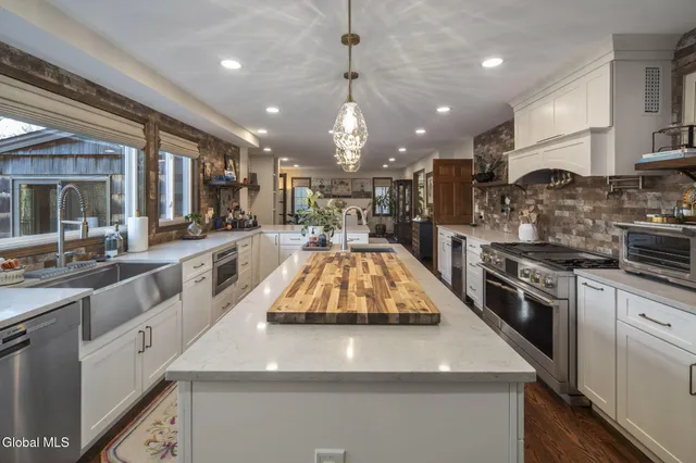 $839,000 | 32 Fairway Court, Albany, NY 12208