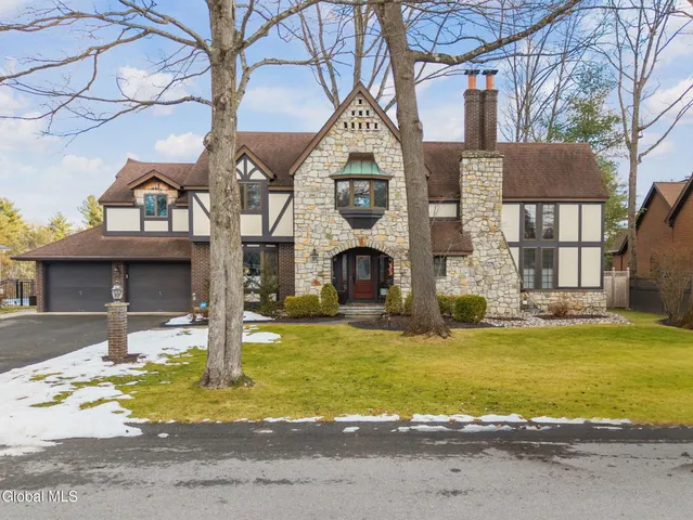 $839,000 | 32 Fairway Court, Albany, NY 12208