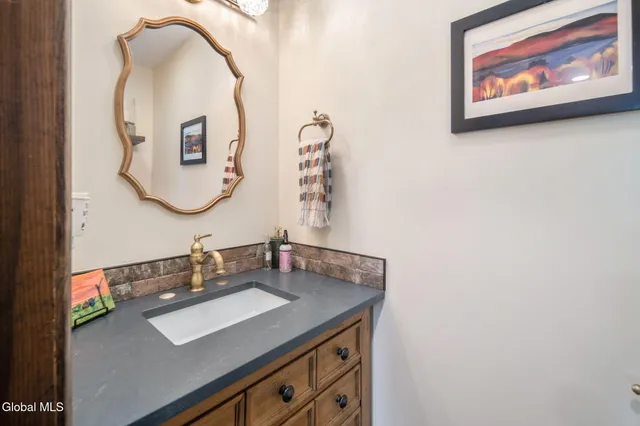 $839,000 | 32 Fairway Court, Albany, NY 12208