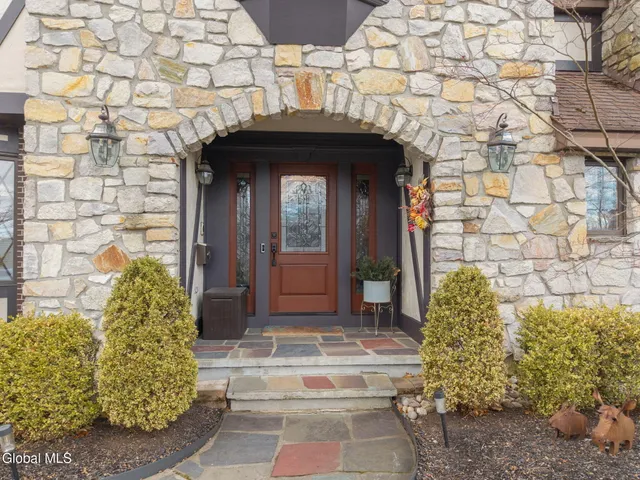 $839,000 | 32 Fairway Court, Albany, NY 12208