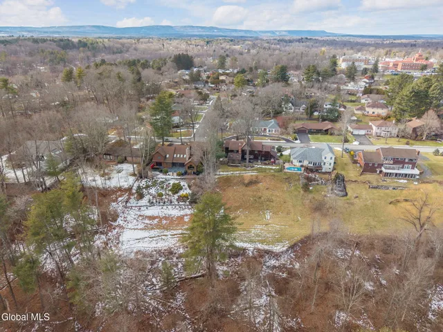 $839,000 | 32 Fairway Court, Albany, NY 12208