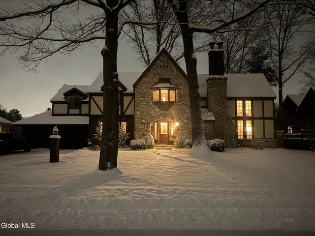 $839,000 | 32 Fairway Court, Albany, NY 12208