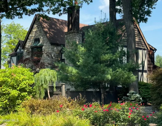 $839,000 | 32 Fairway Court, Albany, NY 12208