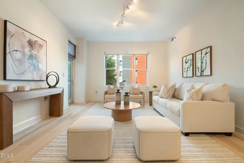 $389,500 | 618 North Boylan Avenue, Unit 400, Raleigh, NC 27603