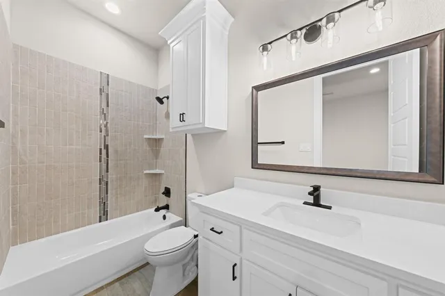 $848,900 | 3080 Glen Oaks Drive, Waxahachie, TX 75165