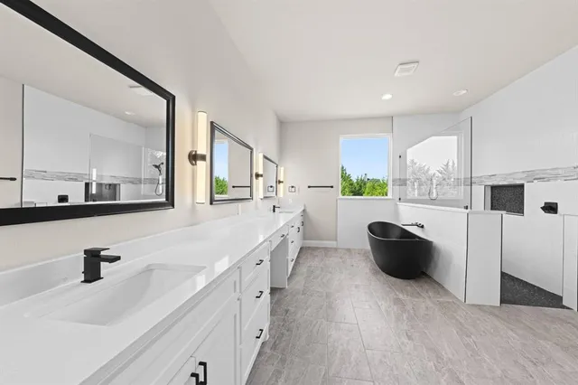 $848,900 | 3080 Glen Oaks Drive, Waxahachie, TX 75165