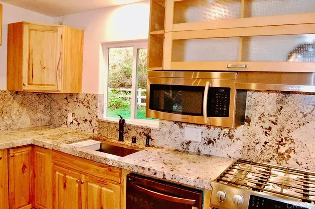 $2,675 | 736 Mar Vista Drive, Vista, CA 92081