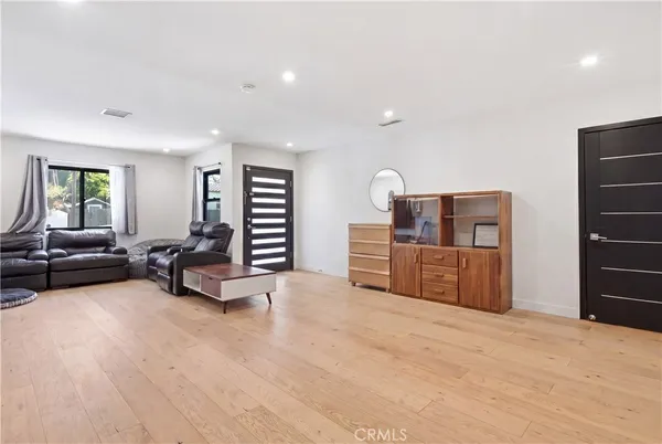 $7,000 | 17713 Bullock Street, Encino, CA 91316