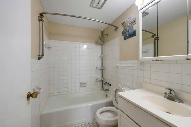 $115,000 | 329 Geneva Avenue North, Unit 411, Oakdale, MN 55128