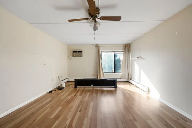 $115,000 | 329 Geneva Avenue North, Unit 411, Oakdale, MN 55128