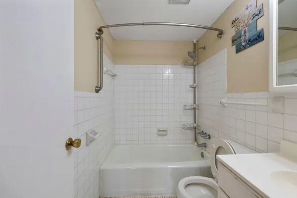 $115,000 | 329 Geneva Avenue North, Unit 411, Oakdale, MN 55128