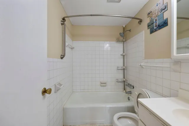 $115,000 | 329 Geneva Avenue North, Unit 411, Oakdale, MN 55128