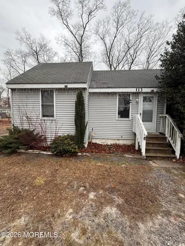 a view of a house with backyard and garage