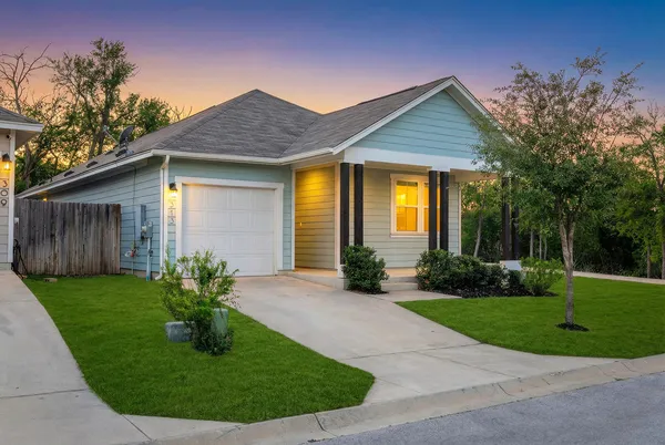 $2,100 | 313 Michaelis Drive, Leander, TX 78641
