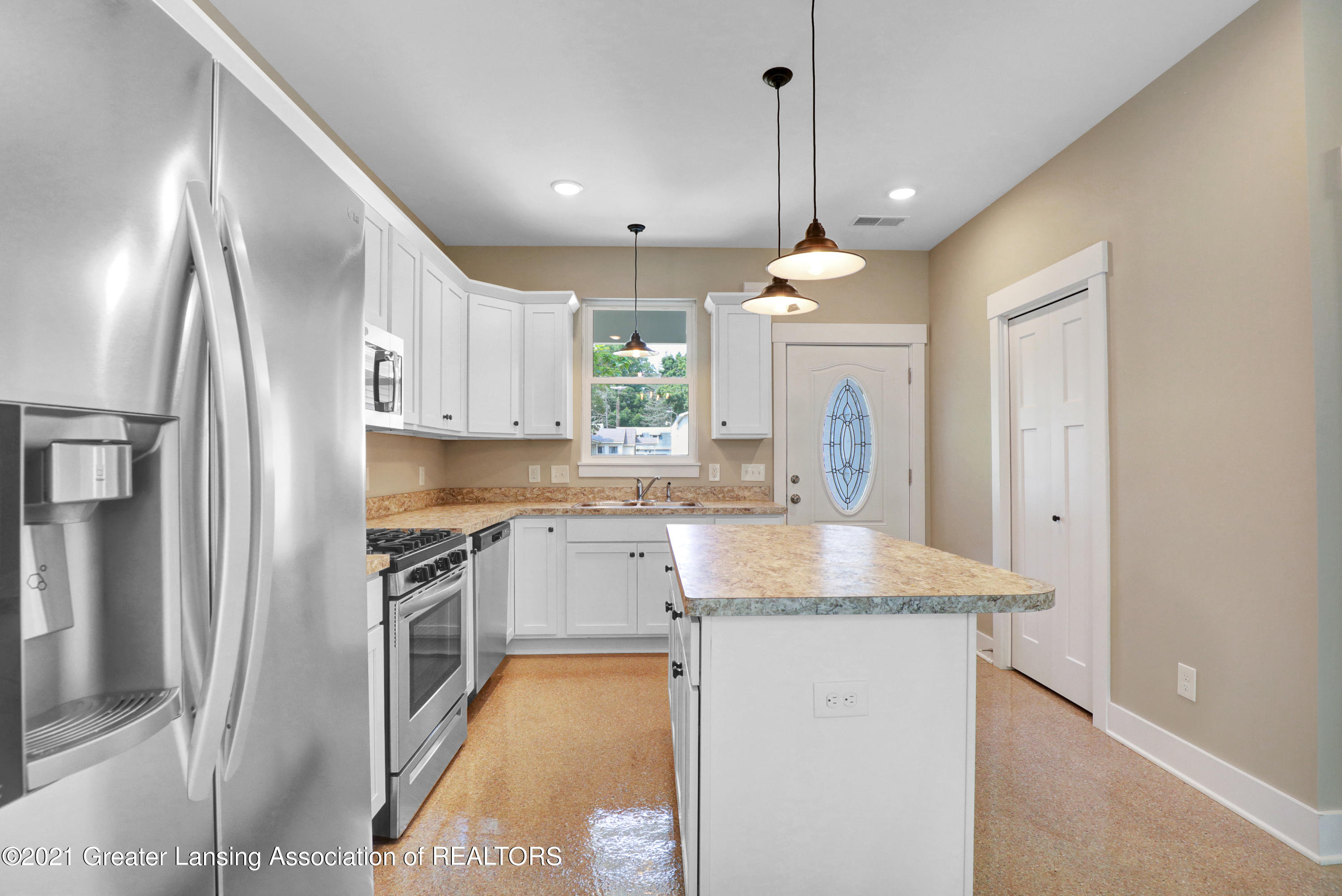 123 South Lincoln Street Perry, MI 48872 - Photo 4 of 21 9I3A0108