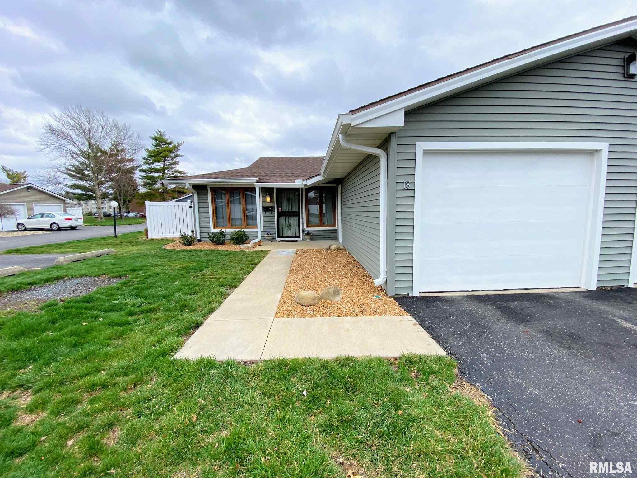 18 Brookside Place Springfield, IL 62704 - Photo 1 of 38 Gallery Image 1