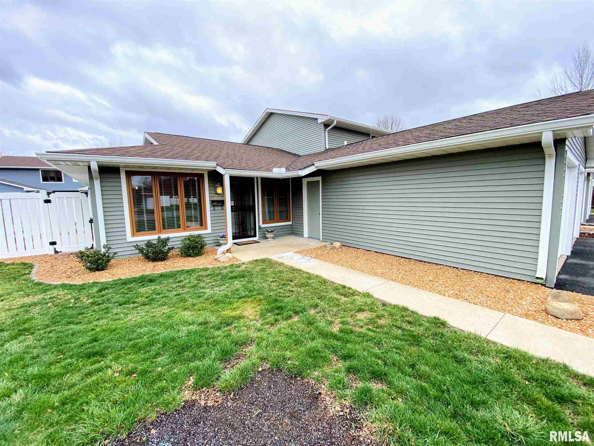 18 Brookside Place Springfield, IL 62704 - Photo 2 of 38 Gallery Image 2