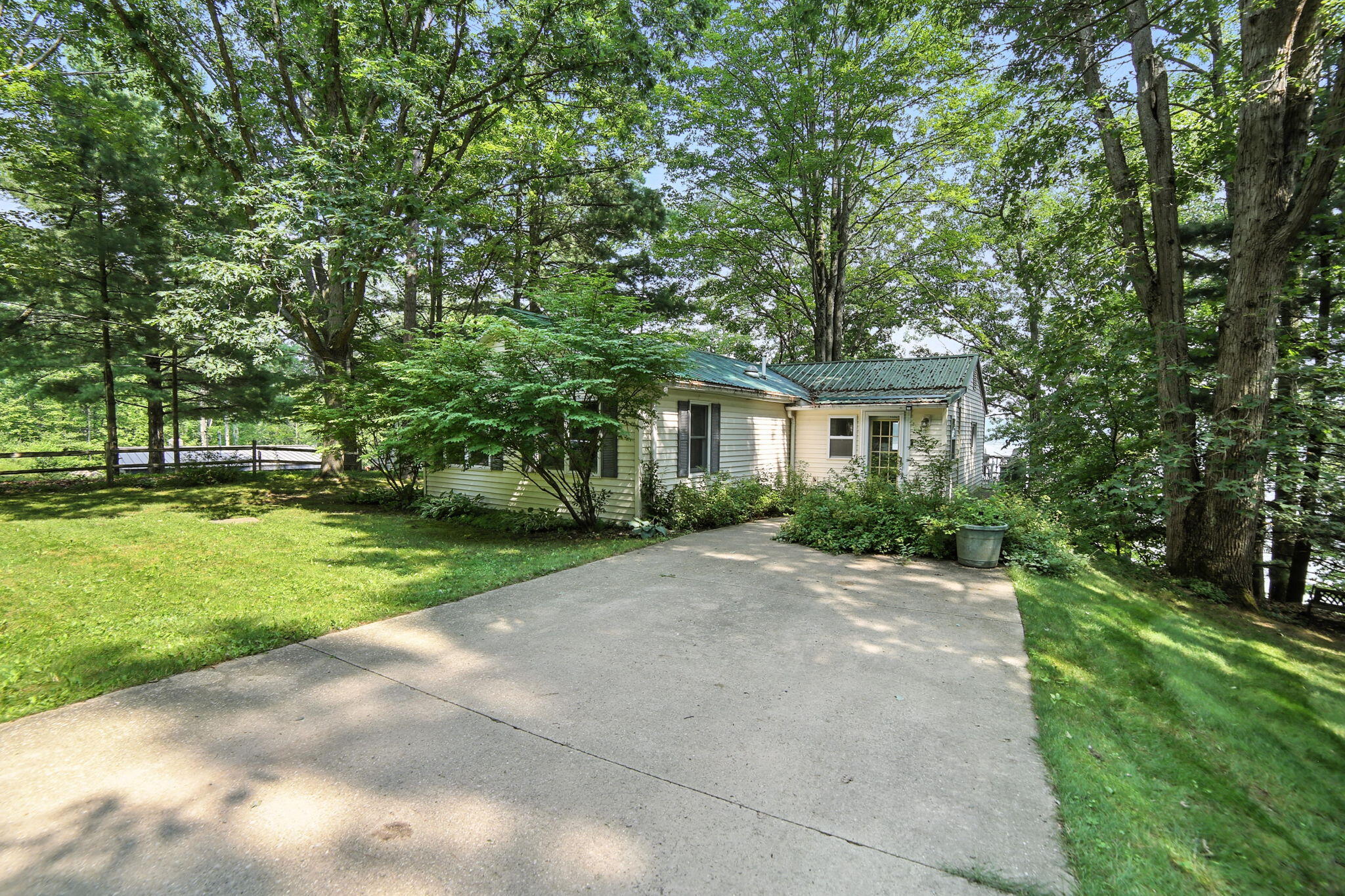17404 West Rose Lake Road Leroy, MI 49655 - Photo 1 of 37 61-web-or-mls-IMG_9517 Evan Connor Stove