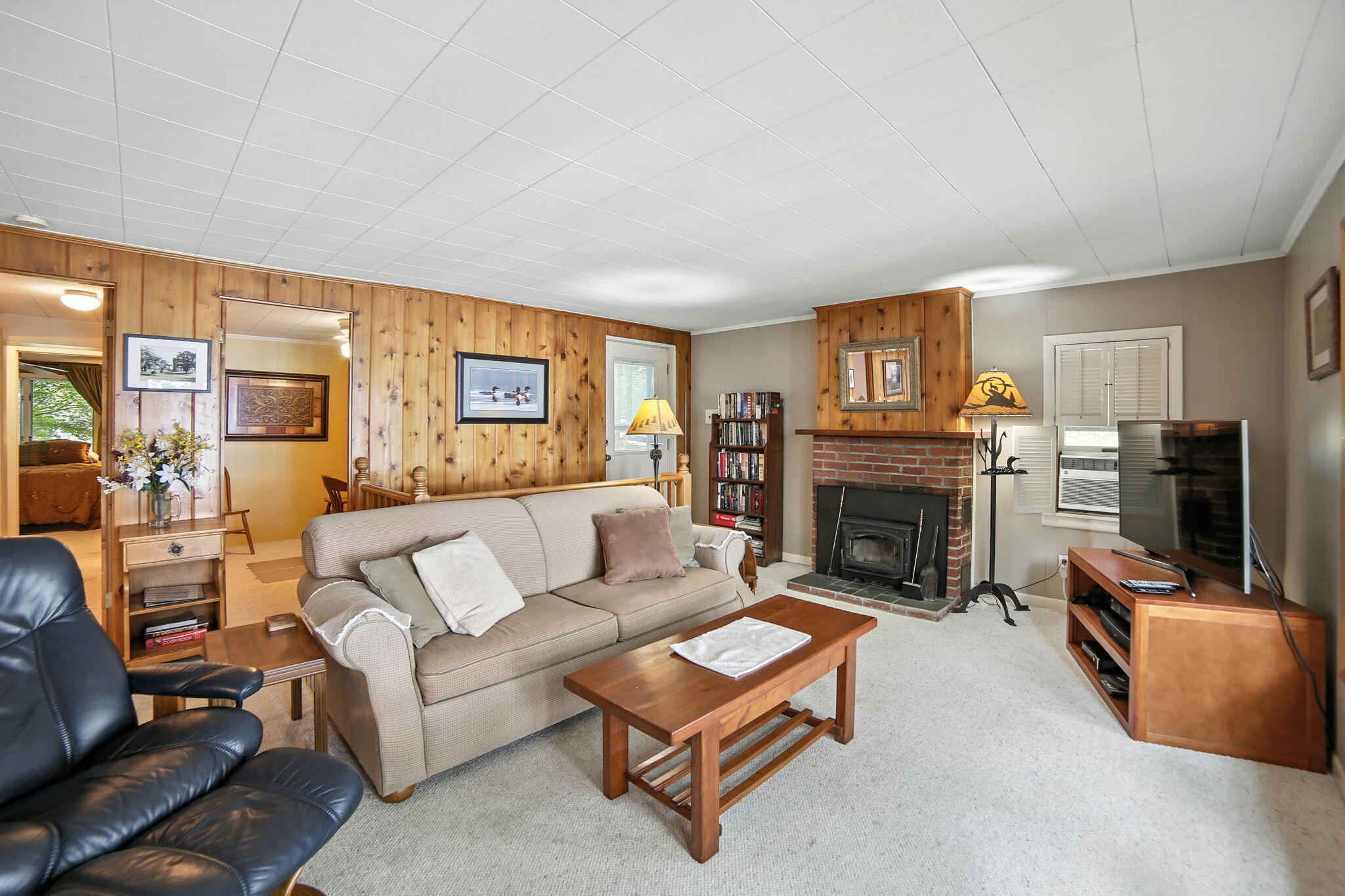 17404 West Rose Lake Road Leroy, MI 49655 - Photo 12 of 37 Living Room