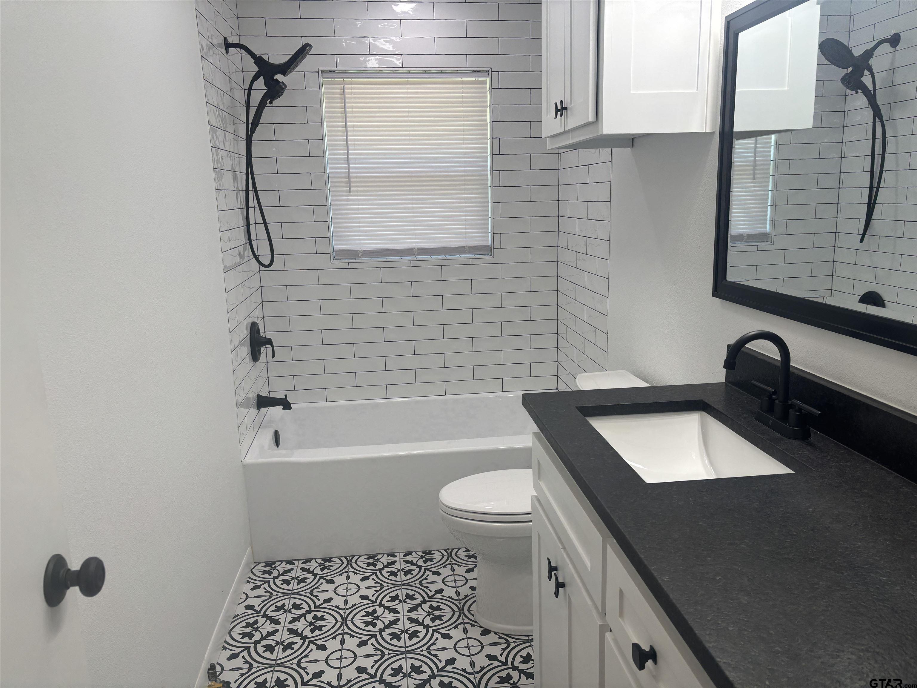 6282 Fm 2245 Pittsburg, TX 75686 - Photo 9 of 13 a bathroom with a toilet a sink and bathtub