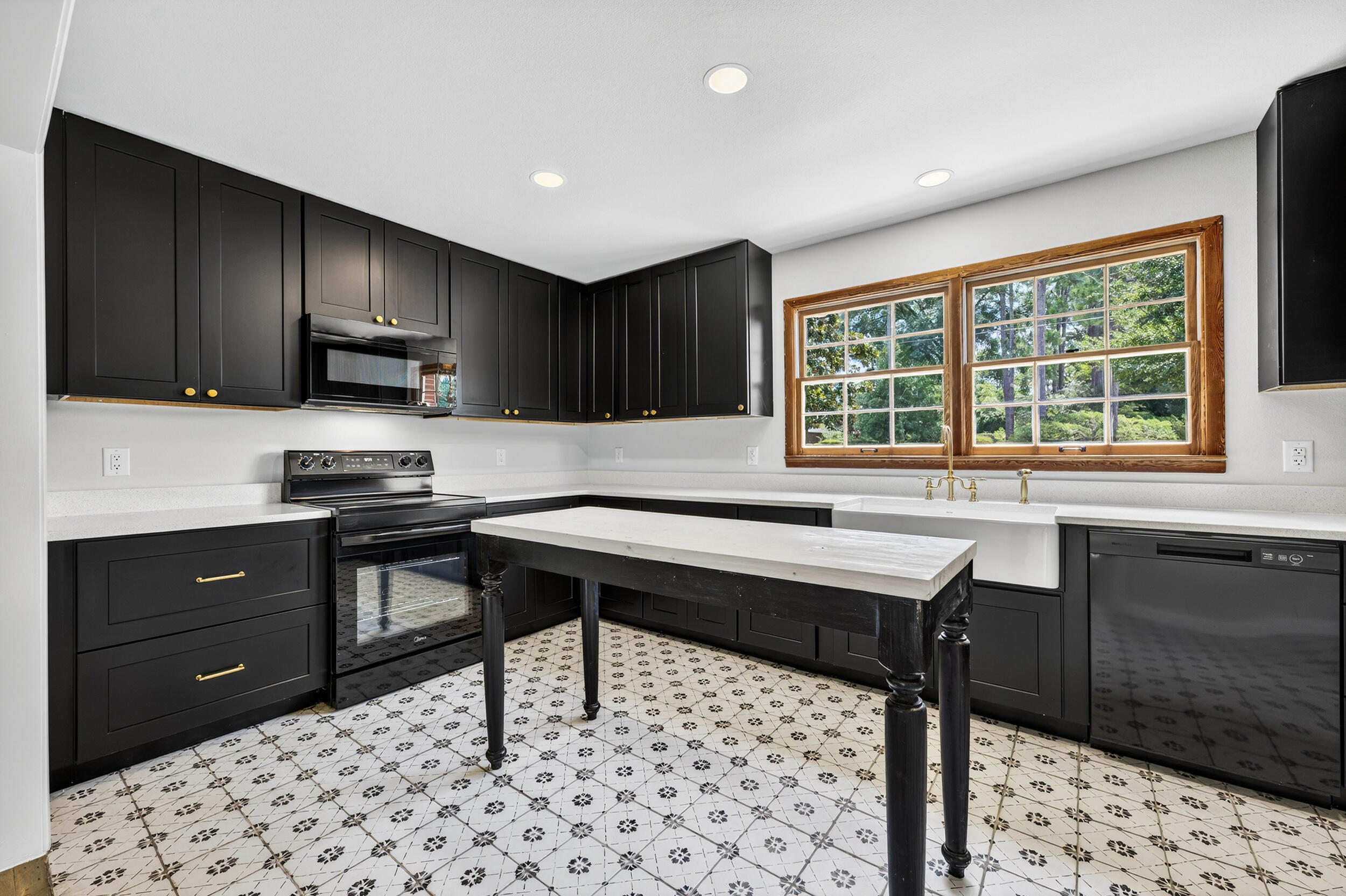 758 9th Avenue Crestview, FL 32536 - Photo 14 of 55 758 9th ave-crestview-18