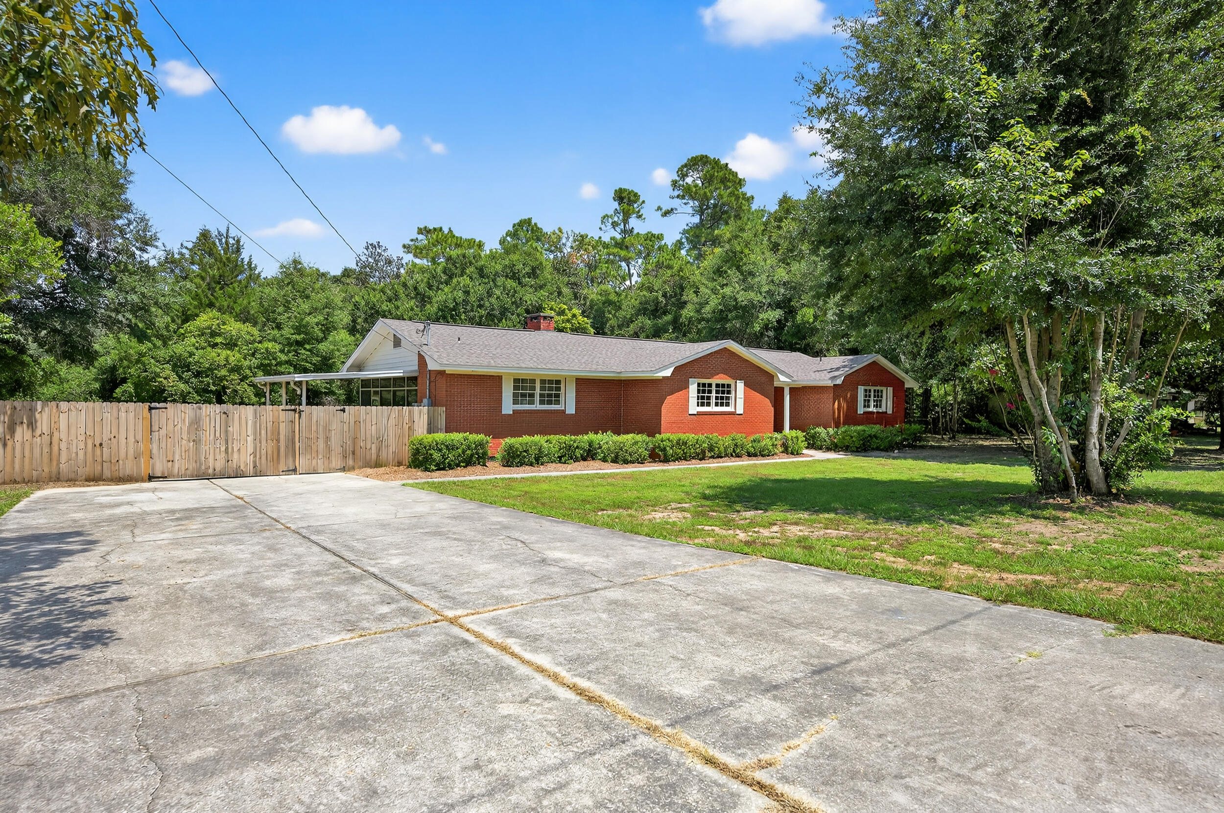 758 9th Avenue Crestview, FL 32536 - Photo 4 of 55 a front view of house with yard and green space