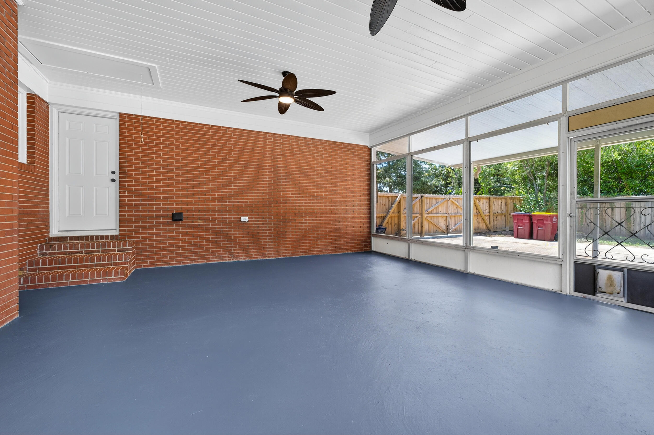 758 9th Avenue Crestview, FL 32536 - Photo 41 of 55 a view of room with window and ceiling fan