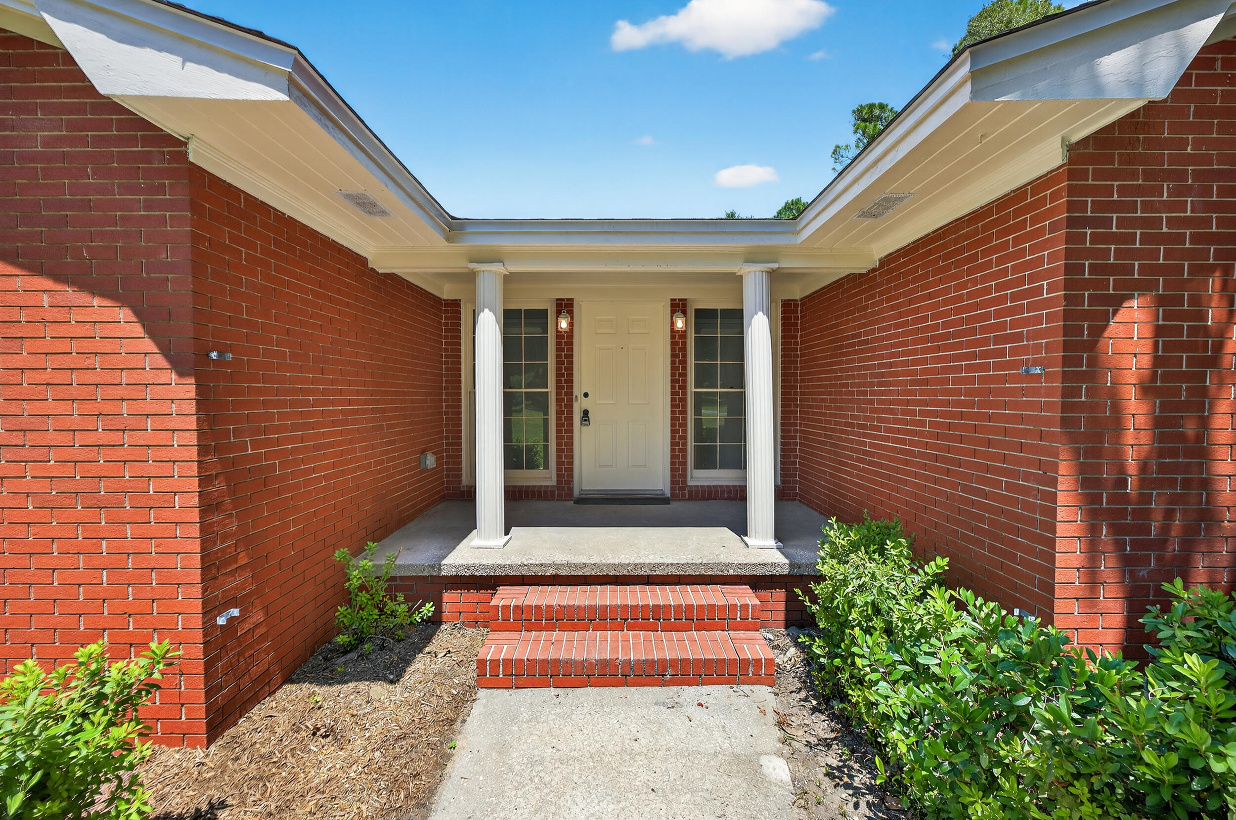 758 9th Avenue Crestview, FL 32536 - Photo 5 of 55 a front view of a house with a garden