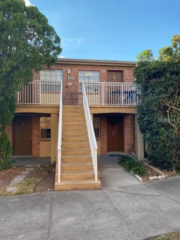 a view of house with entertaining space