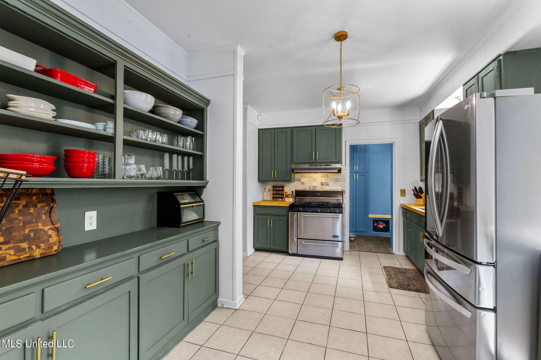 485 East Ridgeway Street Jackson, MS 39206 - Photo 15 of 37 loaded with storage, and another pantry