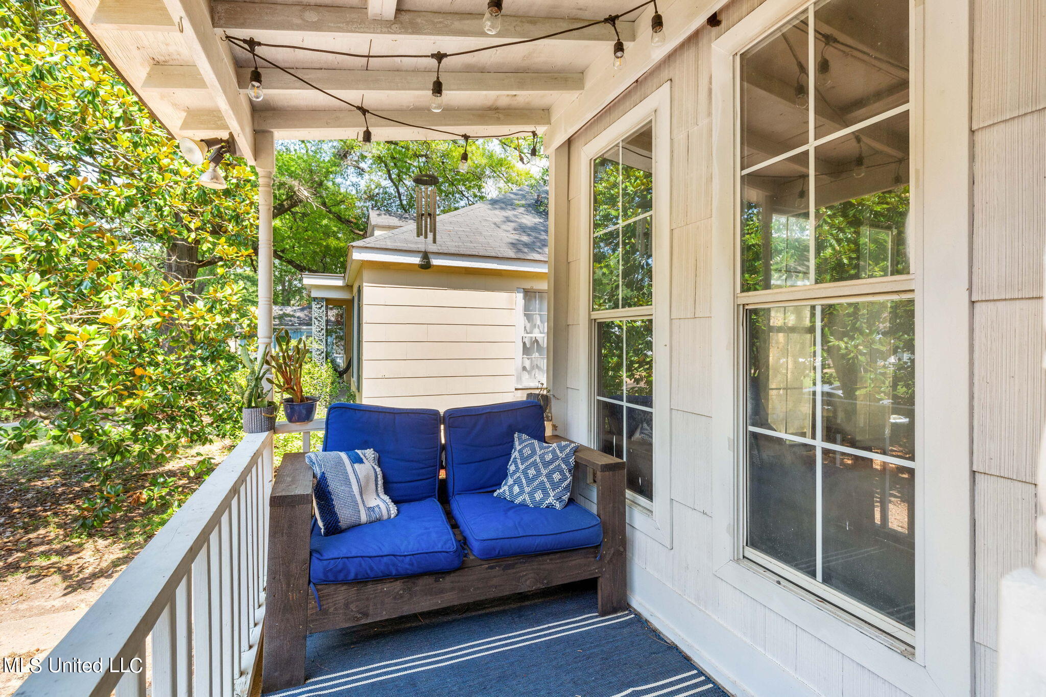 485 East Ridgeway Street Jackson, MS 39206 - Photo 4 of 37 Charming Covered Front Porch