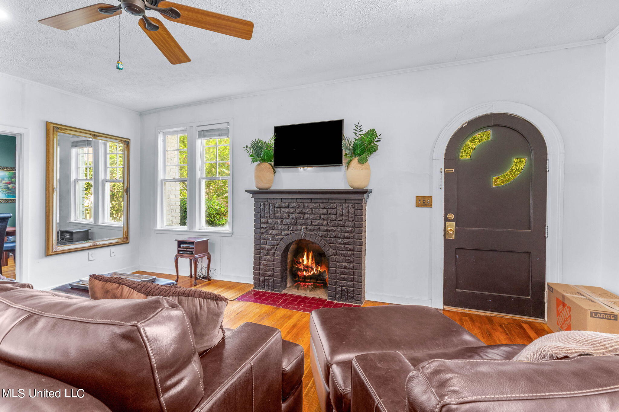 485 East Ridgeway Street Jackson, MS 39206 - Photo 5 of 37 Formal Living Room