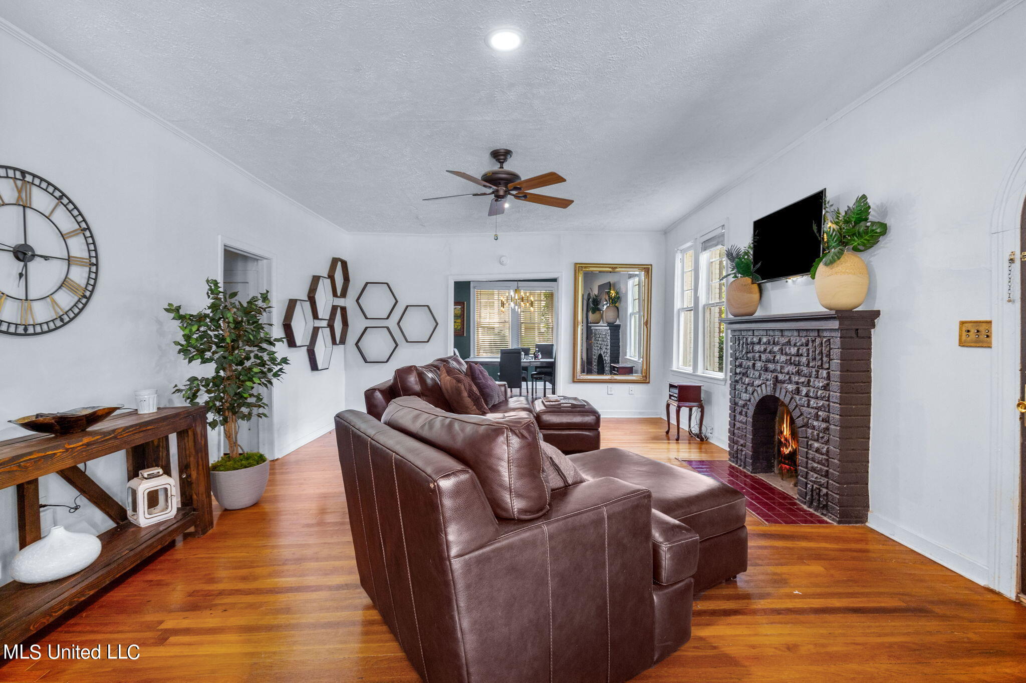 485 East Ridgeway Street Jackson, MS 39206 - Photo 6 of 37 gorgeous wood floors,