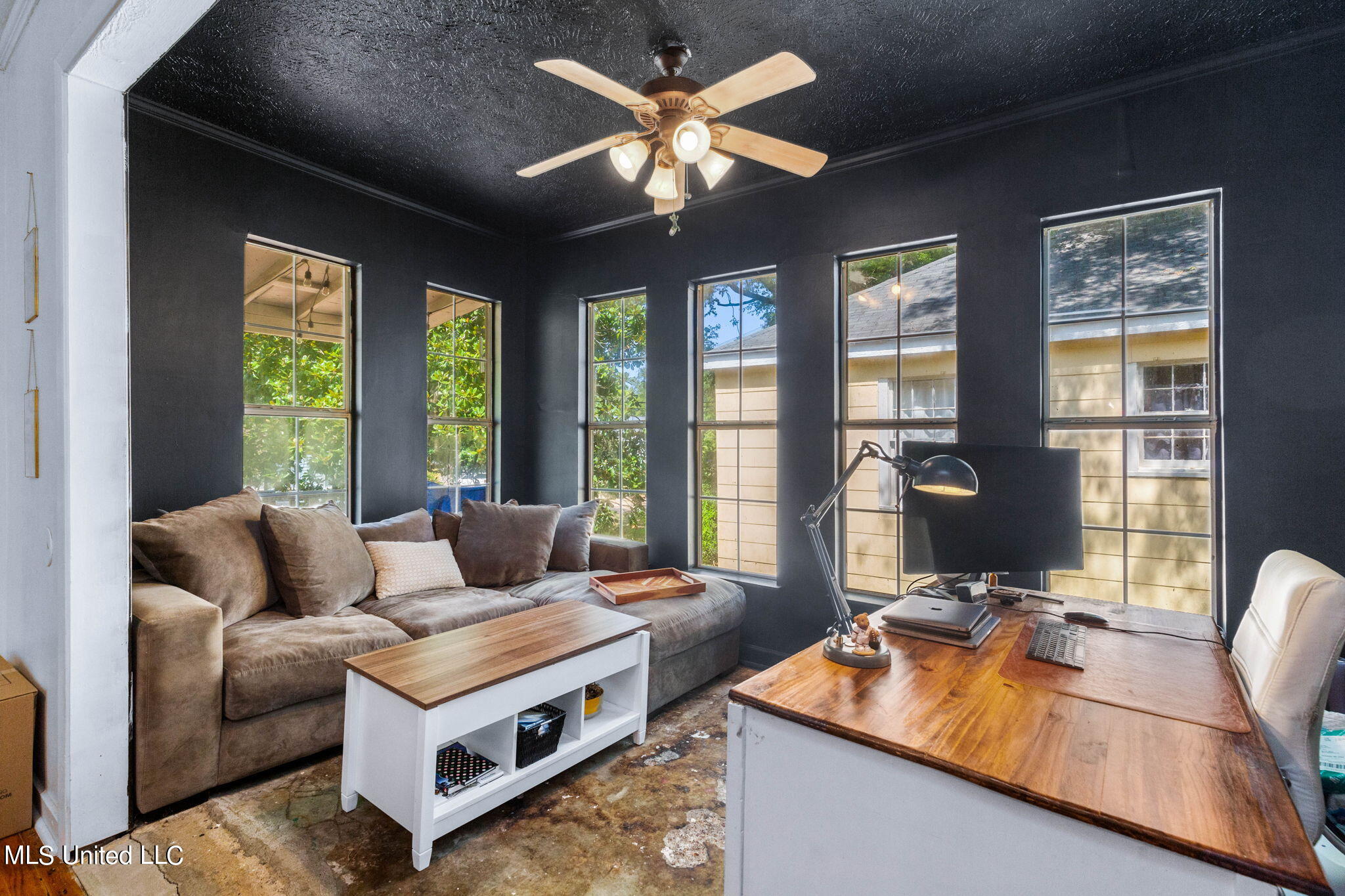 485 East Ridgeway Street Jackson, MS 39206 - Photo 9 of 37 Bonus space off the living room!