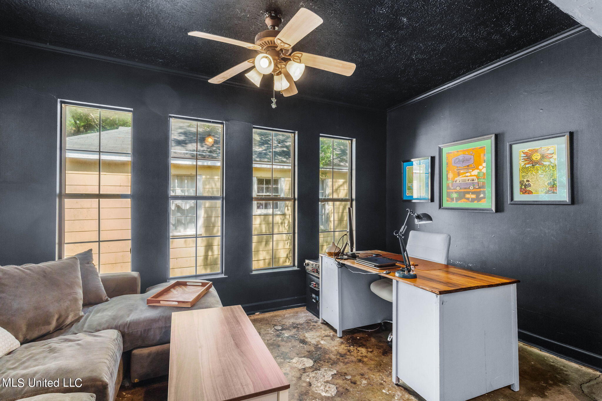 485 East Ridgeway Street Jackson, MS 39206 - Photo 10 of 37 Great for home office or hangout space!