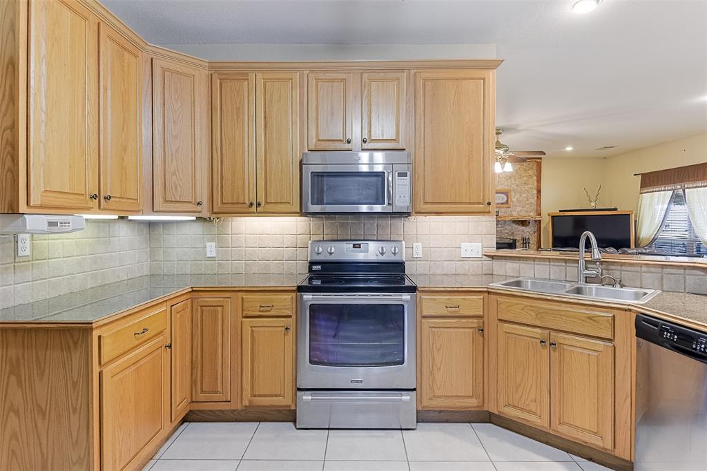 2403 Greathouse Road Waxahachie, TX 75167 - Photo 11 of 34 a kitchen with cabinets appliances and a counter space