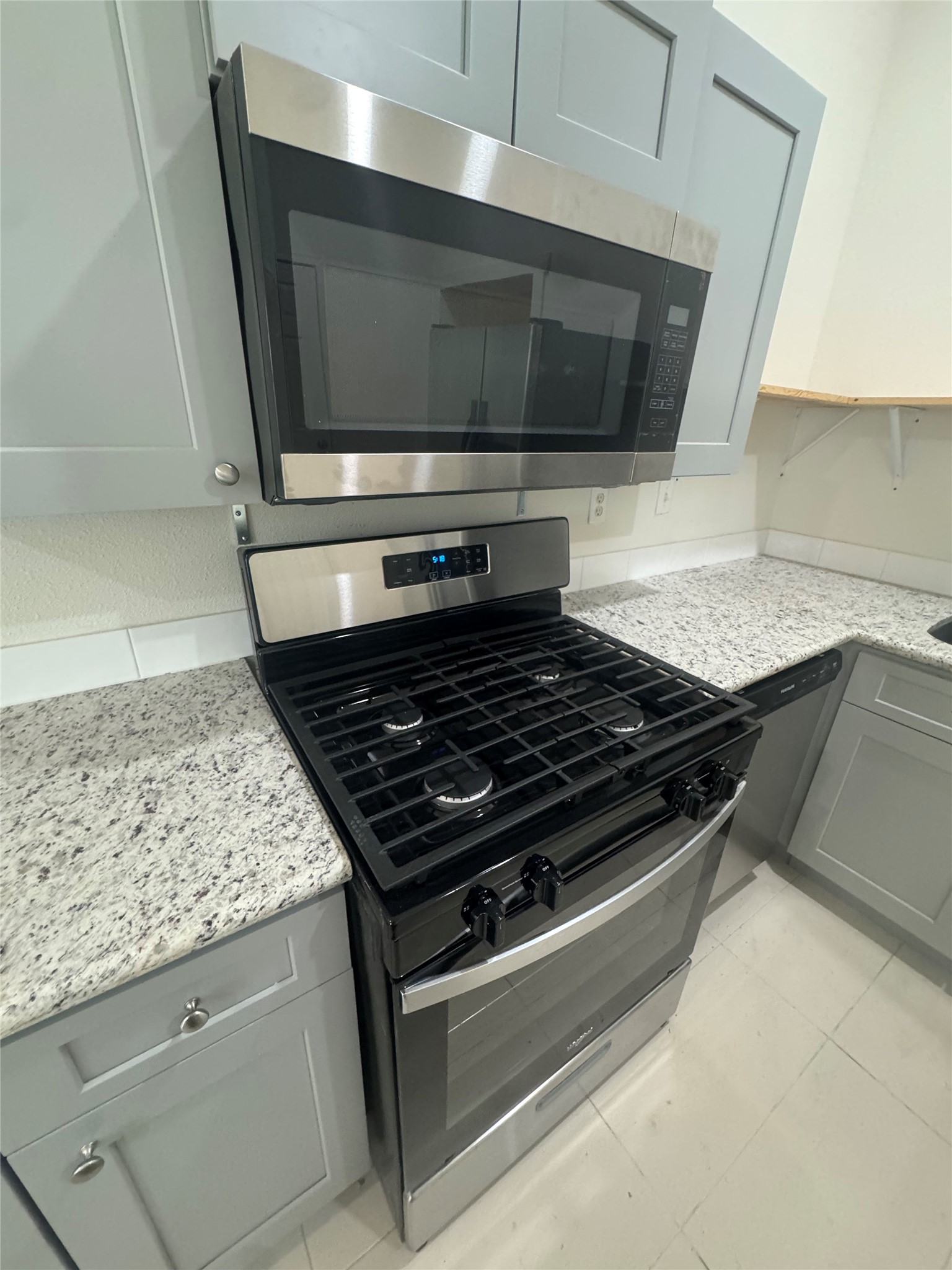 1443 Willow Rock Road Houston, TX 77088 - Photo 4 of 4 Stainless steel appliances