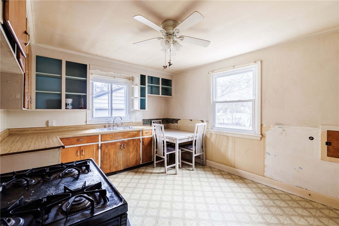 246 Thorndyke Road Irondequoit, NY 14617 - Photo 11 of 27 Kitchen