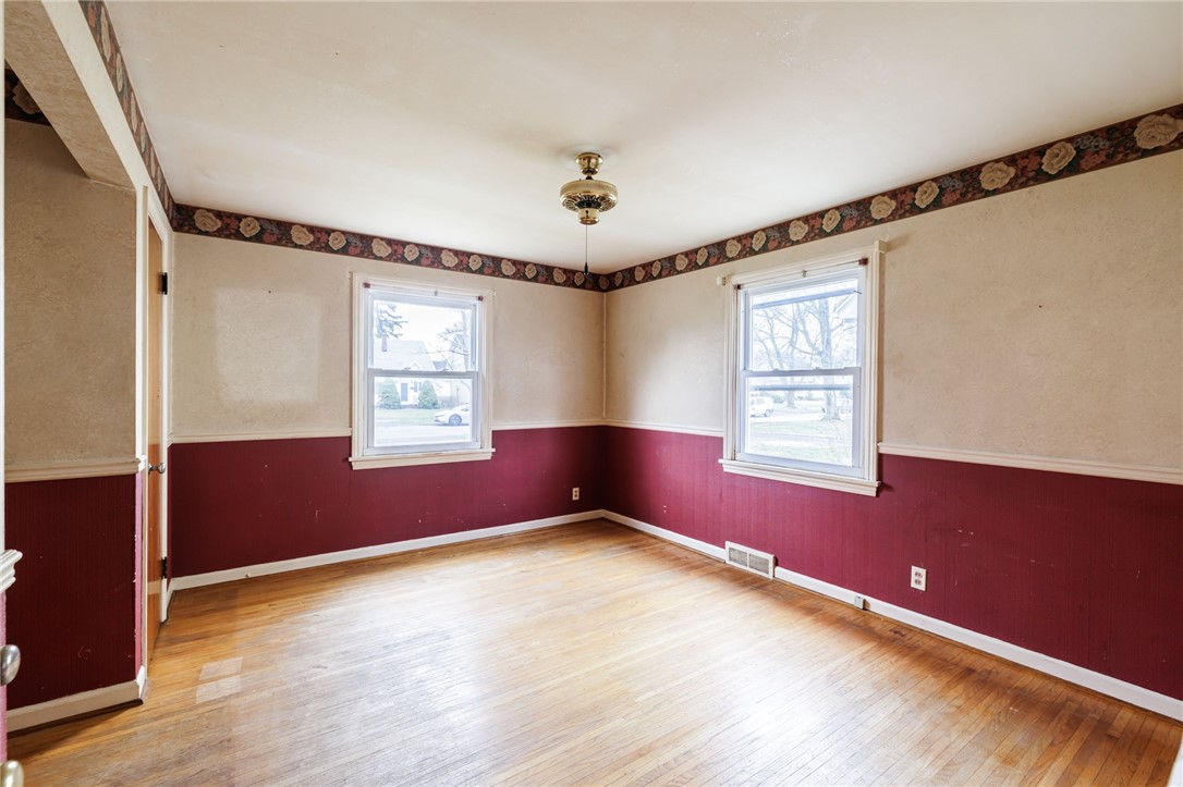 246 Thorndyke Road Irondequoit, NY 14617 - Photo 13 of 27 Master Bedroom