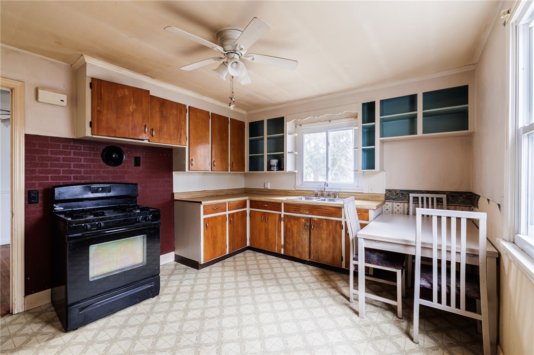 246 Thorndyke Road Irondequoit, NY 14617 - Photo 10 of 27 Kitchen