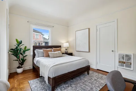 $425,000 | 1438 Lakeshore Avenue, Unit 6, Oakland, CA 94606