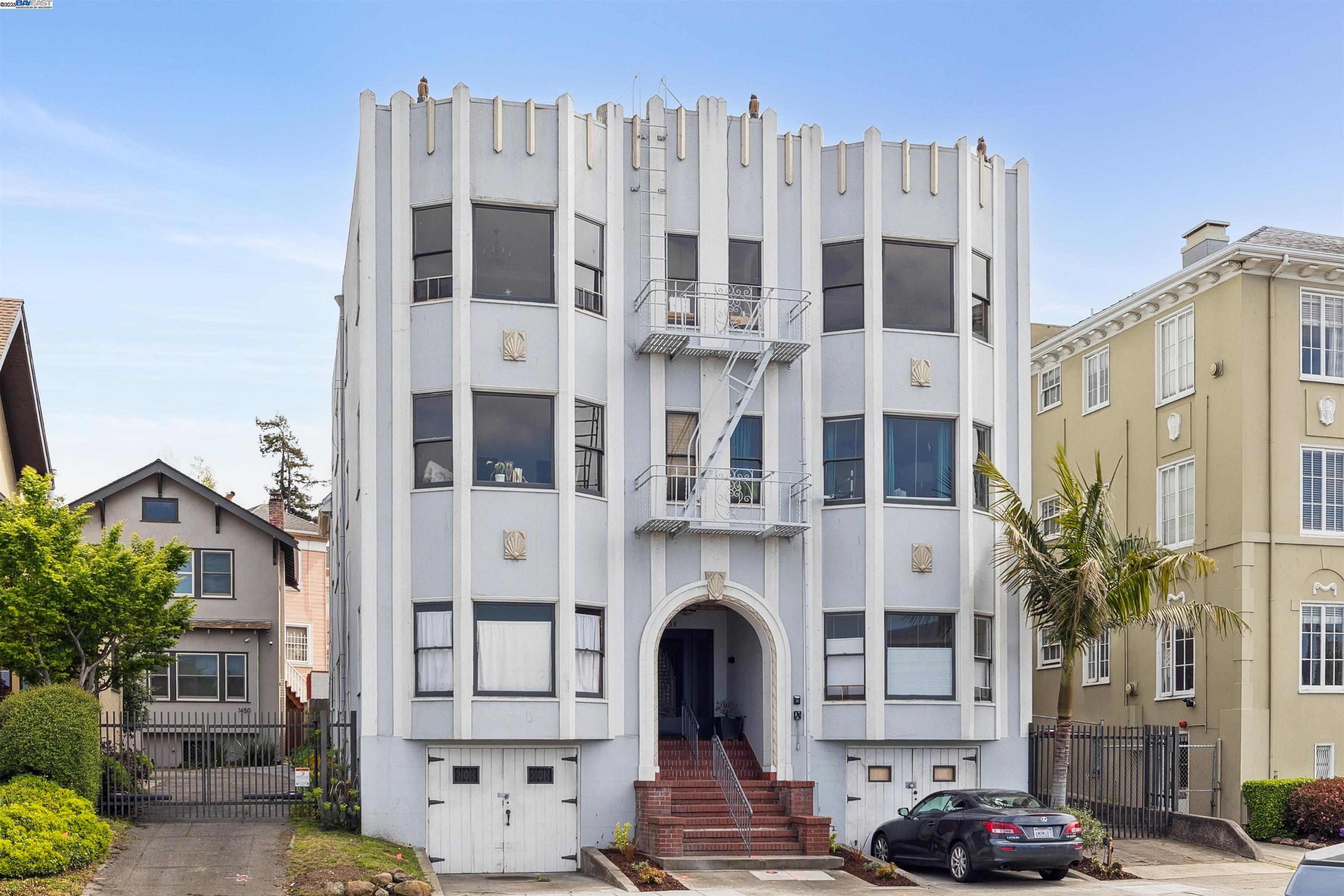 1438 Lakeshore Avenue, Unit 6 Oakland, CA 94606 - Photo 3 of 21 a view of a large building
