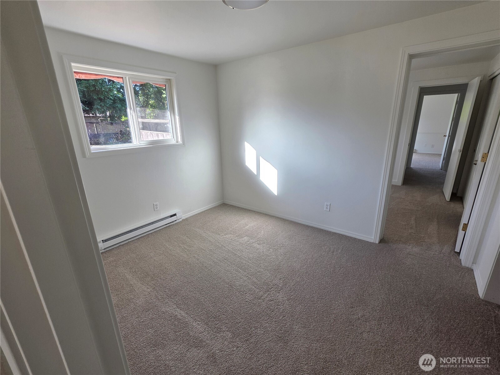 620 North Street Monroe, WA 98272 - Photo 11 of 38 an empty room with a fireplace and a window