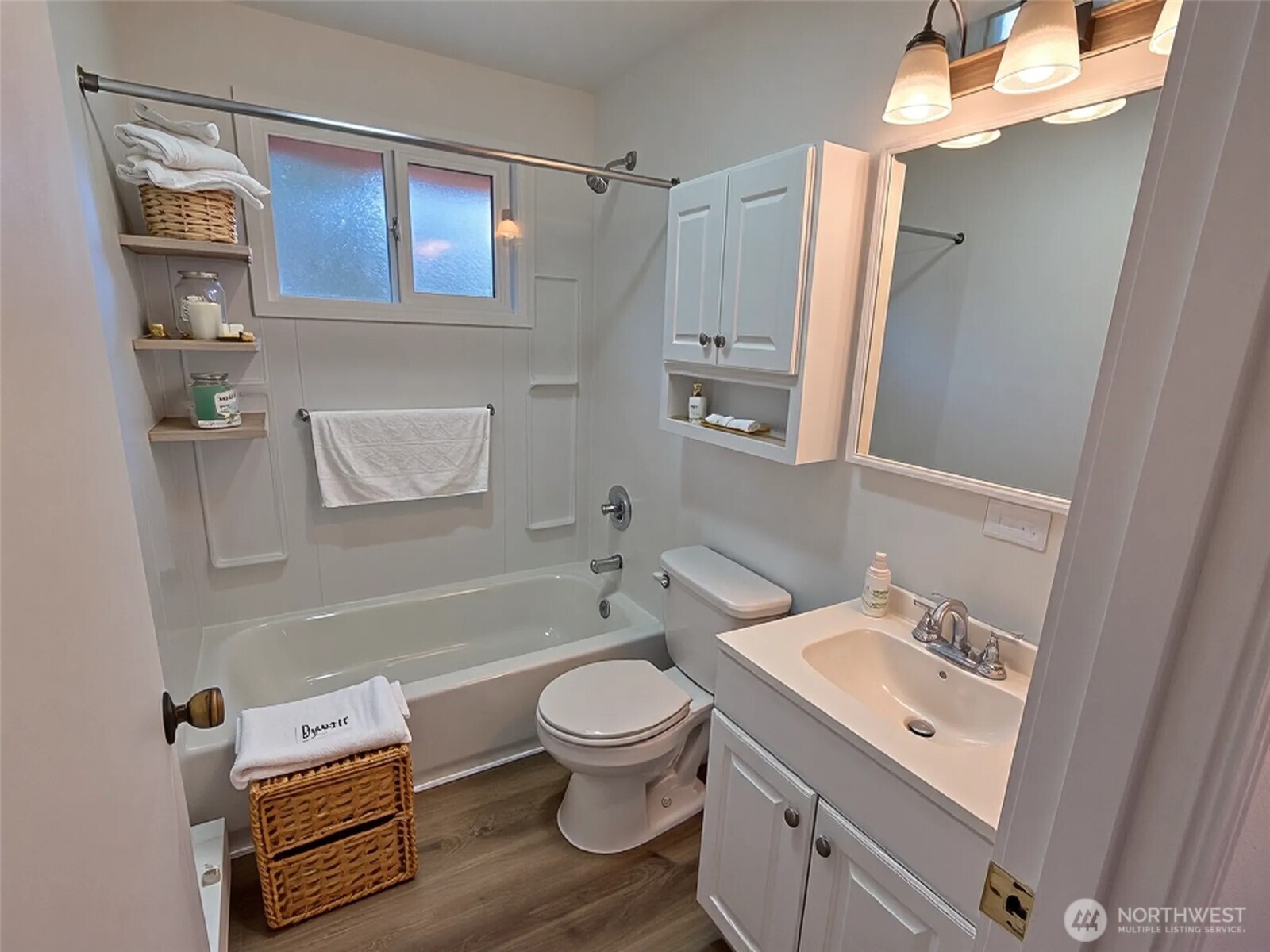 620 North Street Monroe, WA 98272 - Photo 19 of 38 a bathroom with a toilet a sink and a bathtub