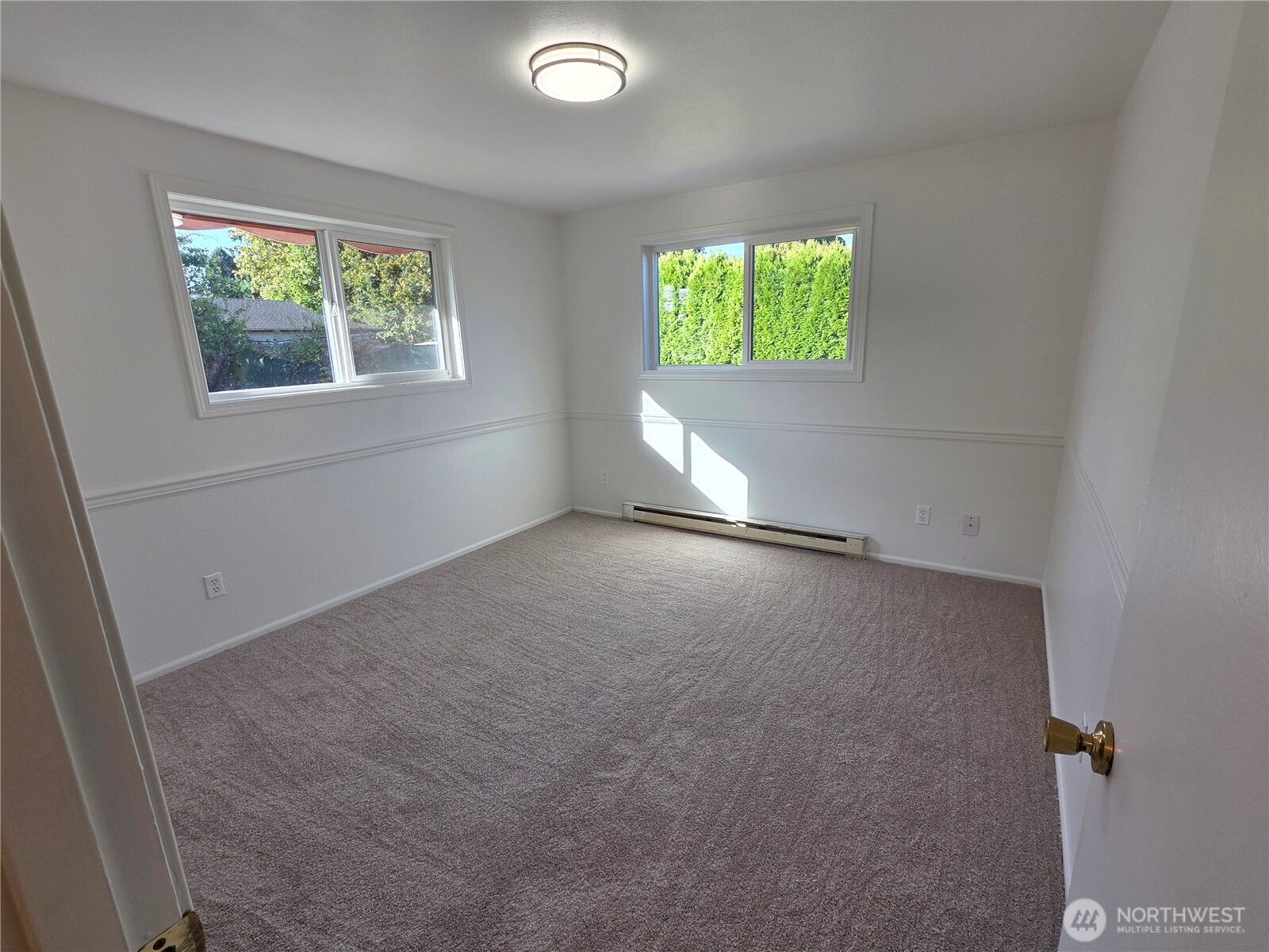 620 North Street Monroe, WA 98272 - Photo 23 of 38 an empty room with windows