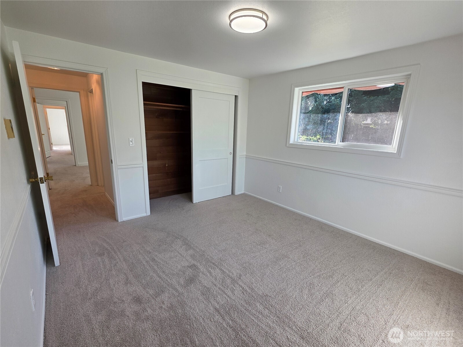 620 North Street Monroe, WA 98272 - Photo 24 of 38 a view of a big room with closet and mirror
